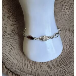 Cute Fun Silver Tone Chain bracelet. Measures 9"